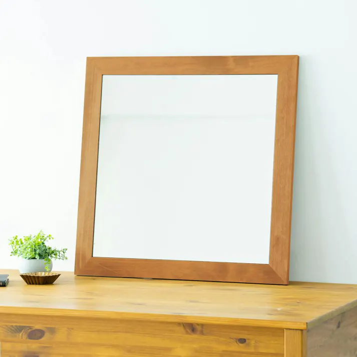 【日本製】【幅広枠正方形ウォールミラー 幅60cm(ハニーブラウン/茶)】 天然木 姿見鏡 ワイド スクエア ドレッサー 高級感 木製 飛散防止加工 壁掛け ヴィンテージ 国産 完成品