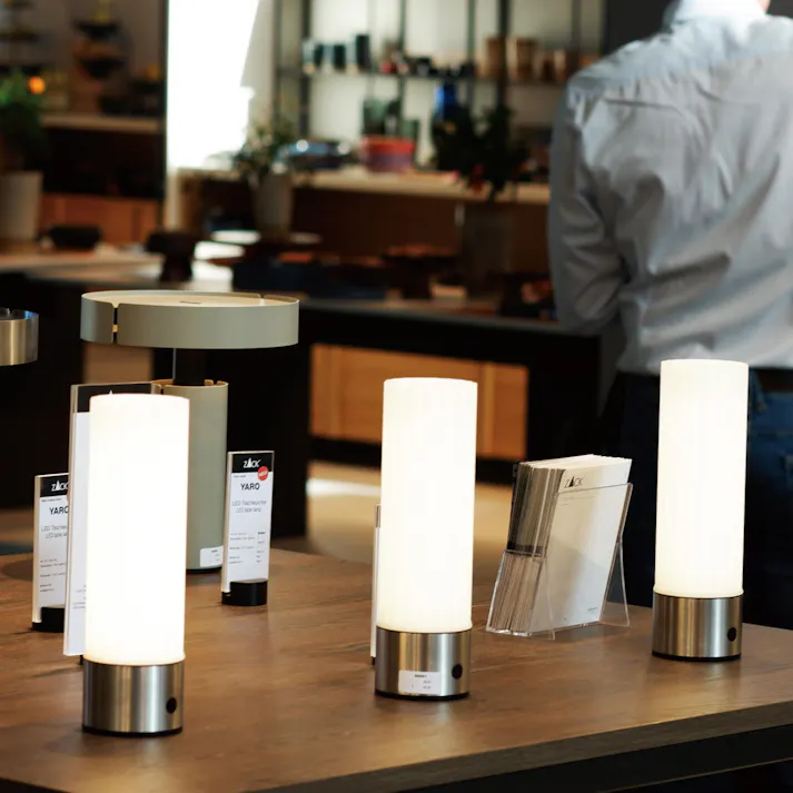 LED テーブルライト|ZACK 60091 MYNA テーブルライト 卓上 ランプ 白 ホワイト 照明 コードレス 持ち運び USB 室内 屋外 ホテルライク ステンレス おしゃれ 雑貨 かっこいい 上質 高級 ホテルライク 男前インテリア インダストリアル ドイツ デザイナーズ