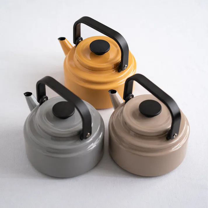 野田琺瑯 アムケトル 2L AM-20K ガス火 IH対応【琺瑯 やかん ホーロー ケトル 直火 IH 200V対応 レトロ シンプル 湯沸かし 調理器具 日本製】 ブラック