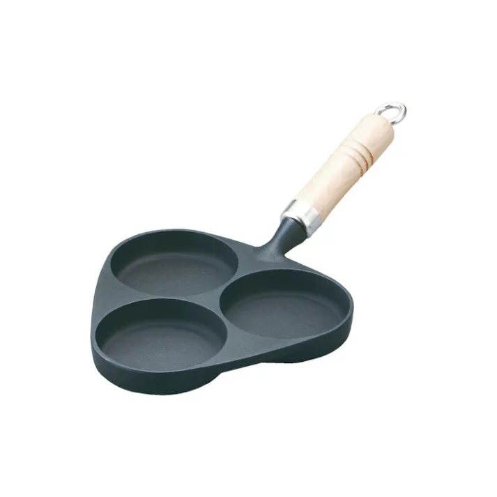 岩鋳 目玉焼3ヶ焼 木柄付 南部鉄器 IH対応【目玉焼き フライパン 3つ IH パンケーキパン 仕切り付き 鋳鉄 日本製】