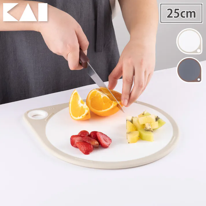 まるいまな板 25cm 貝印 KAI【まな板 丸い カッティングボード 丸型 食洗機対応 吊り下げ収納 調理器具 キッチンツール】 ホワイト