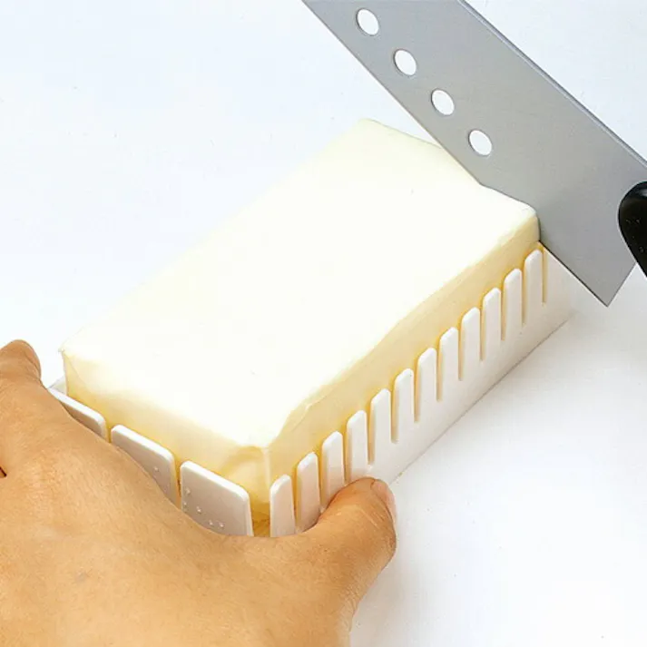 バターケース 200g バターナイフ・カッティングガイド付き【スケーター 保存容器 バター容器 バター入れ 日本製】