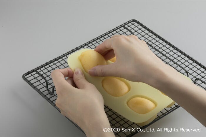 すみっコぐらし シリコーンカップケーキ型 DN0503 (しろくま、ぺんぎん