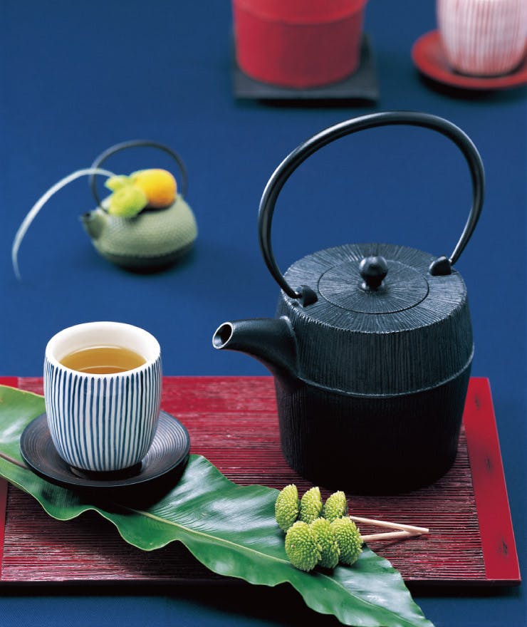 CANASA　急須 岩鋳 朝日 鉄急須 カラー 450ml 茶こし付き 藍花 南部鉄器【南部