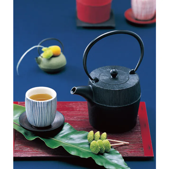 岩鋳 朝日 鉄急須 カラー 450ml 茶こし付き 藍花 南部鉄器【南部鉄瓶 急須 茶道具 日本製】 茜