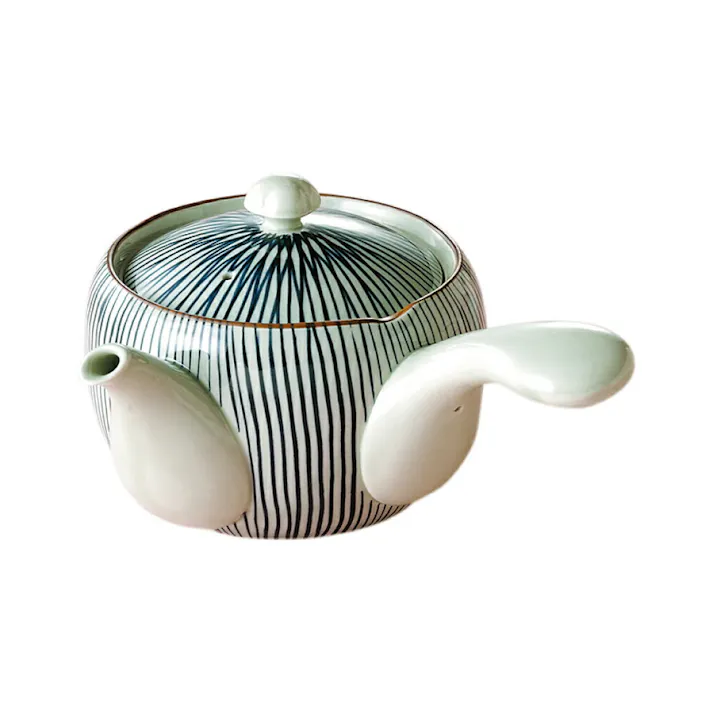 大急須 十草 有田焼 茶こし付き 650ml 藍花【急須 陶器 大容量 ステンレス茶こしつき付き 和食器 日本製】 呉須