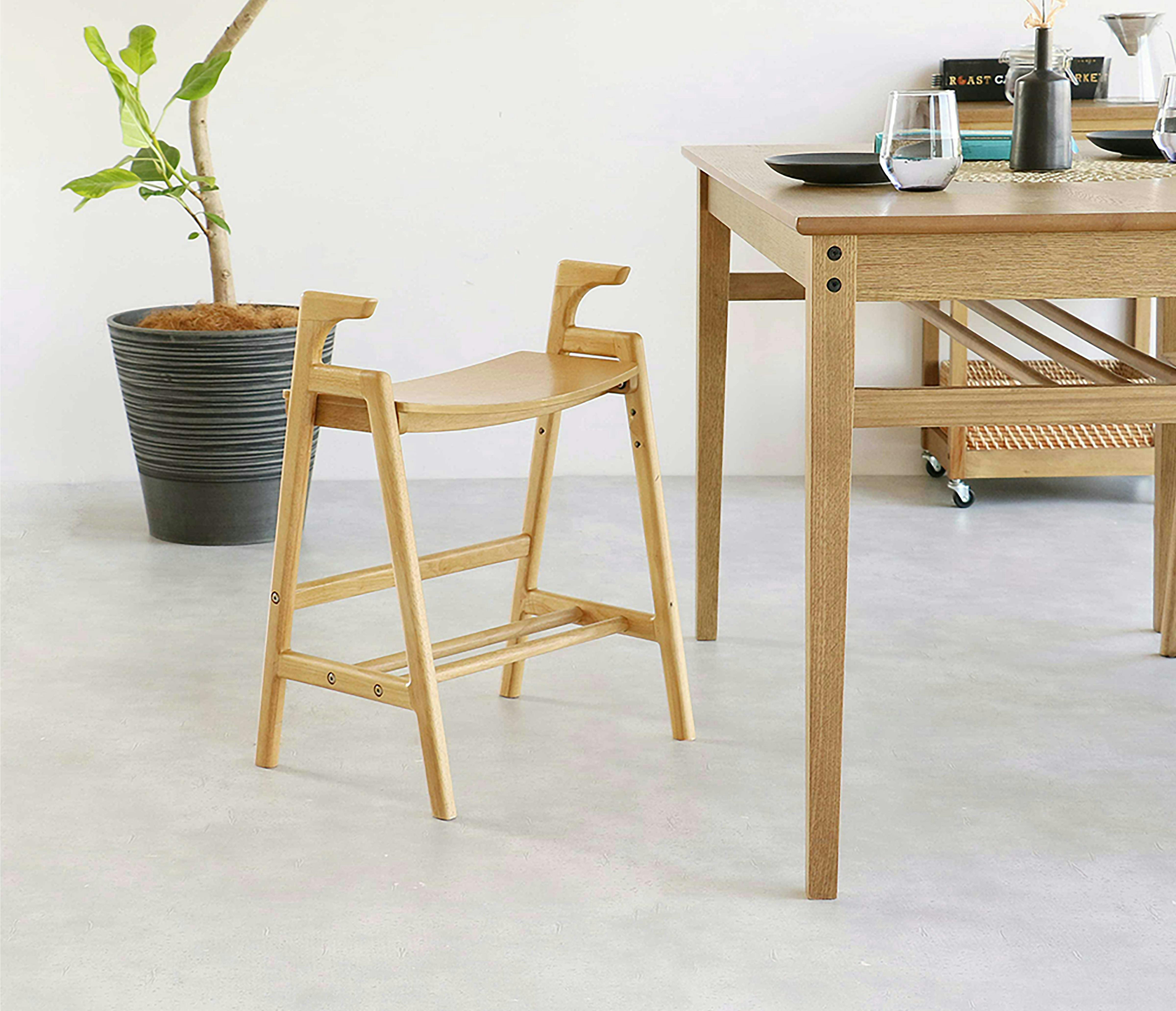 立ち座りに優しいアーム付き木製ベンチ Arm Bench -crest- アーム