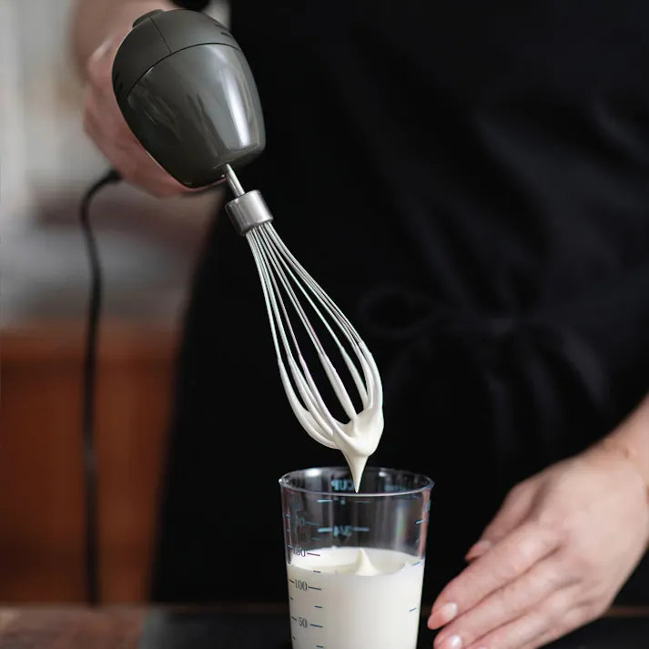 貝印 ハンドミキサー ホイッパー チャコールDL-6430 ウォームDL-6431 HAND MIXER WHIPPER【電動ミキサー シングルウイスク キッチン家電】 チャコールブラック