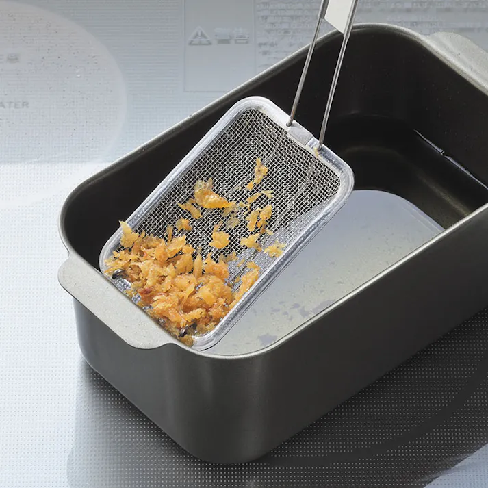 天ぷら名人 すくい油きり 角型 ステンレス TM-09【かす揚げ ステンレスザル 手付きザル 浅型 ざる 取っ手付き 揚げ物 調理ツール 揚げザル 日本製】