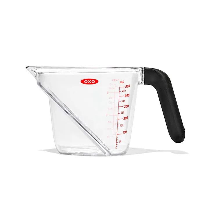 オクソー アングルドメジャーカップ 中 500ml OXO 05078091【計量カップ 耐熱 レンジ メジャーカップ 目盛付き 食洗機対応】