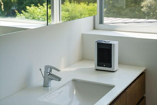 スリーアップ THREEUP 人感／室温Wセンサー付 暖房器具 800W 活性炭