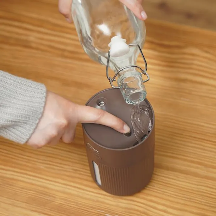 倒れても水がこぼれにくい充電式コードレス上部給水加湿器 ペールレッド ライフオンプロダクツ PBAHF004-PR