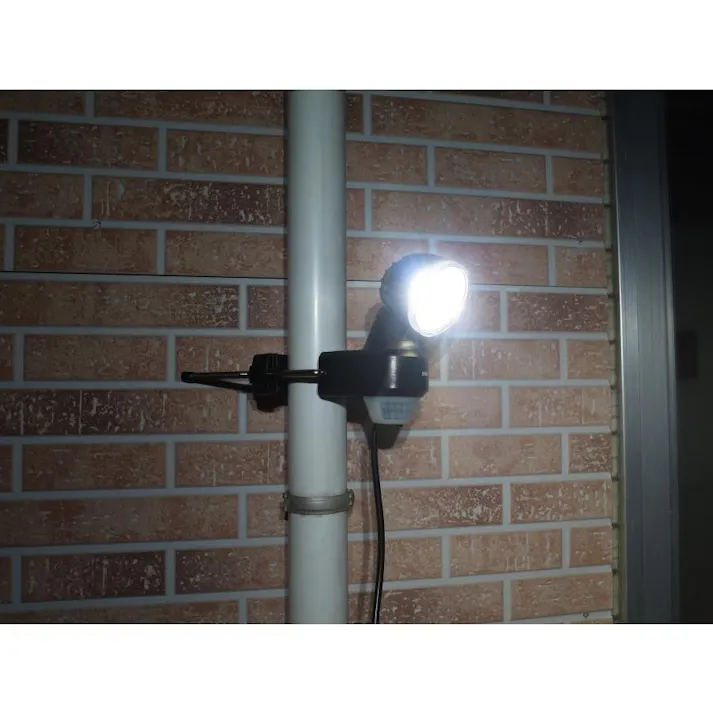 大進 スタンダード LED センサーライト1灯式 人感 センサー 防雨型 夜間自動点灯 照明 屋外用 防犯ライト 玄関 DLA-N4T100