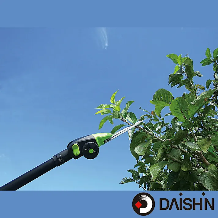 【 草刈りと高枝切りに大活躍 】大進 たち刈る君 2号 草刈り 草取り 草刈り草むしり 雑草とり 高枝鋏 雑草 取り 庭 の 草刈り 草取り器 超 軽量 刈込み キワ刈り くさかり はさみ 軽い 高枝切りバサミ 剪定ばさみ 長柄 庭木 手入れ 枝切ばさみ 長い 4939736702932