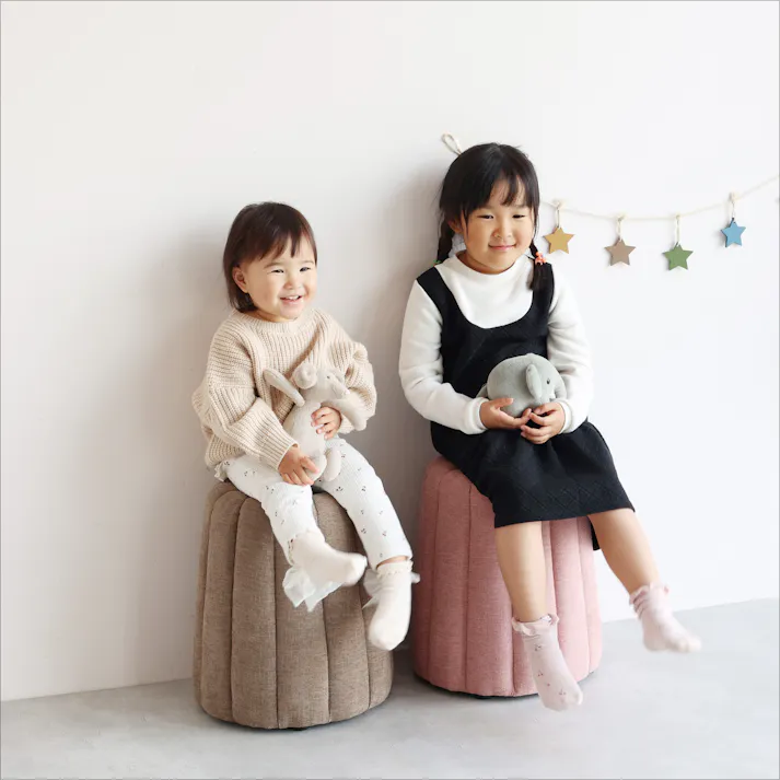置くだけで可愛いお菓子型スツール Canele Stool ベージュ