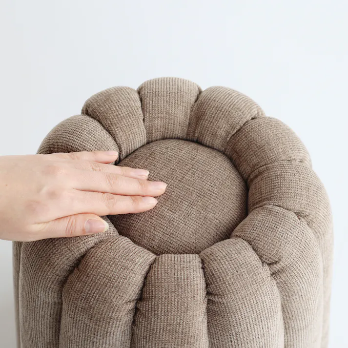 置くだけで可愛いお菓子型スツール Canele Stool ベージュ