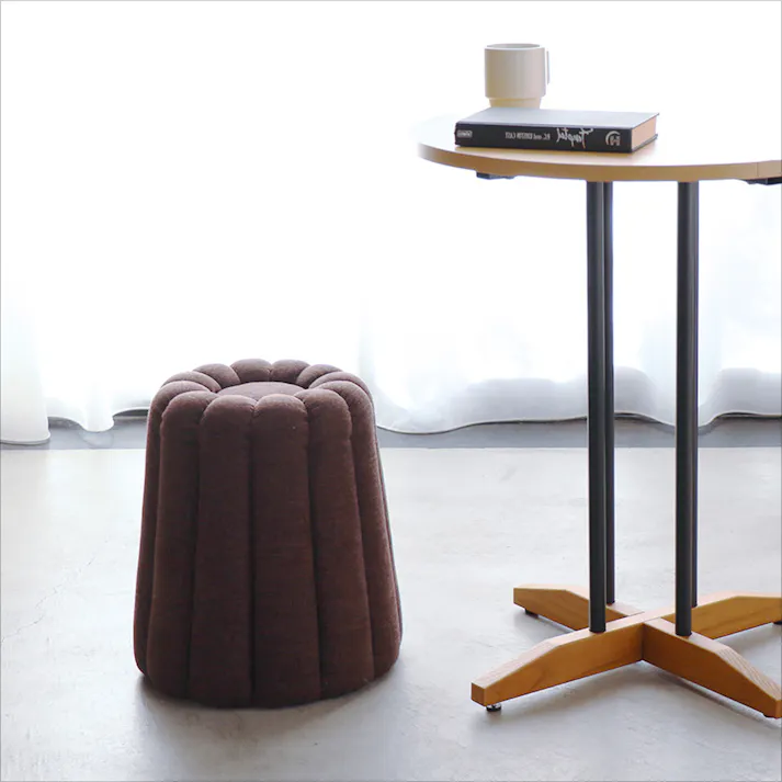 置くだけで可愛いお菓子型スツール Canele Stool ブラウン