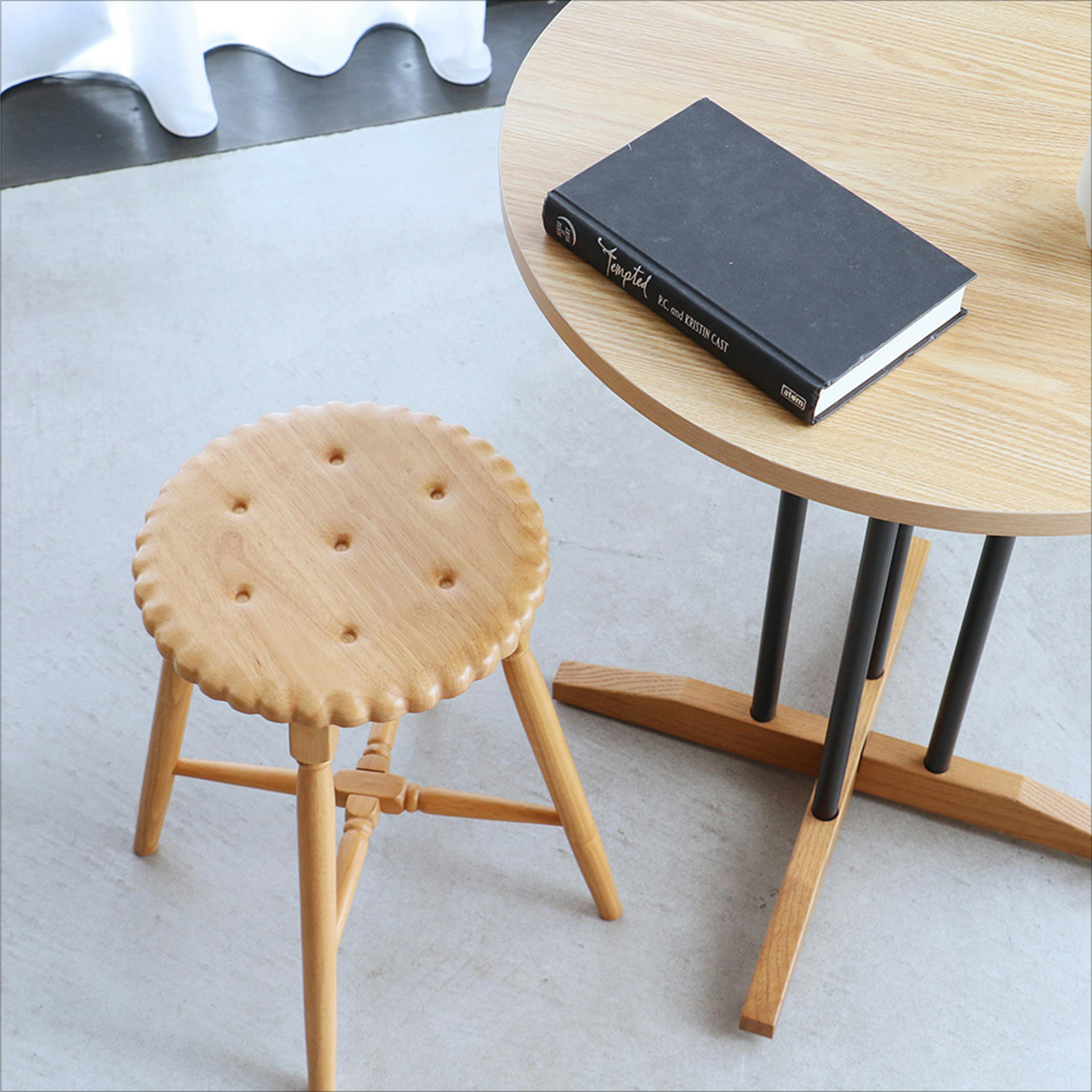 置くだけで可愛いお菓子型スツール Biscuit Stool ナチュラル | 椅子