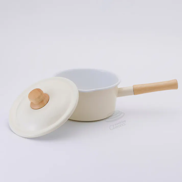 富士ホーロー ビームス シンプル ホーロー ソースパン 深型 18cm ガス火 IH対応 2.3L BMS 片手鍋 BMS-18SD【ホーロー鍋 琺瑯鍋 鍋 IH200V 琺瑯 蓋付き フタ付き 調理器具 キッチン用品 Clocca】 バニラ