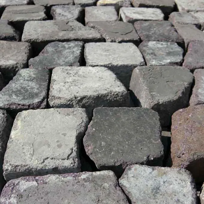 〈ネット限定〉アンティークレンガ ブラックパープル 割れレンガ 国産品