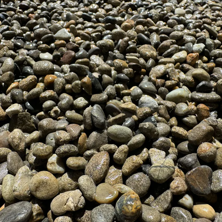 TAIKOH 御浜砂利 3分 5-10mm 10kg 国産 化粧砂利 グレー 黒 ブラック 玉石 小