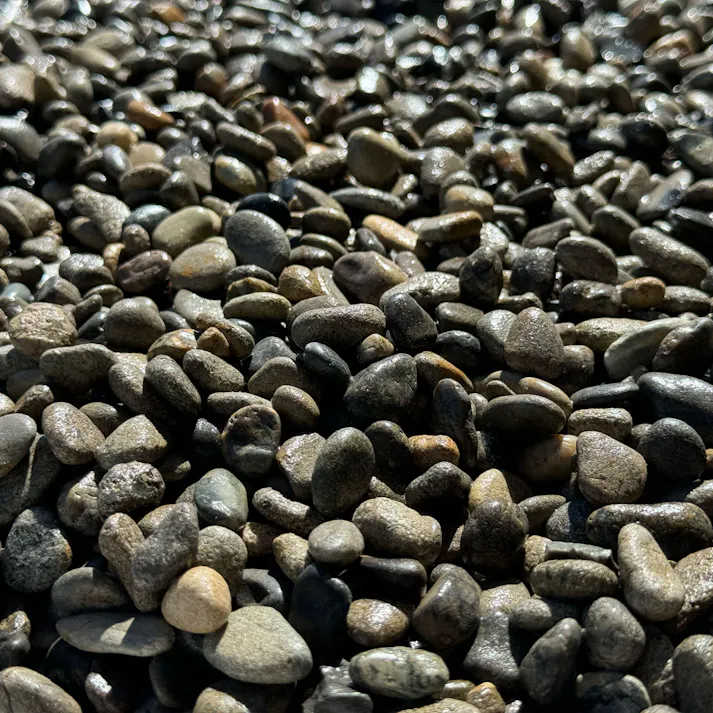 TAIKOH 御浜砂利 5分 10-20mm 10kg 国産 化粧砂利 グレー 黒 ブラック 玉石 中