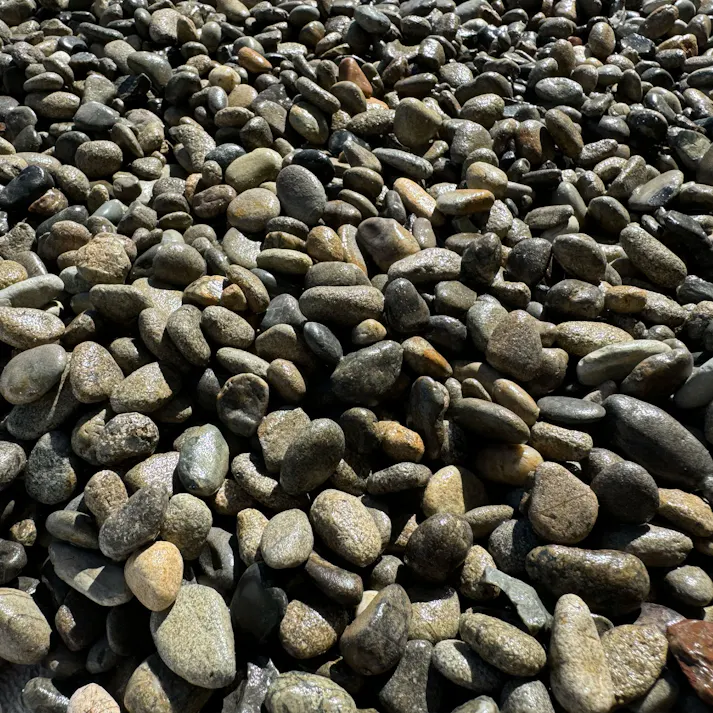 TAIKOH 御浜砂利 5分 10-20mm 10kg 国産 化粧砂利 グレー 黒 ブラック 玉石 中