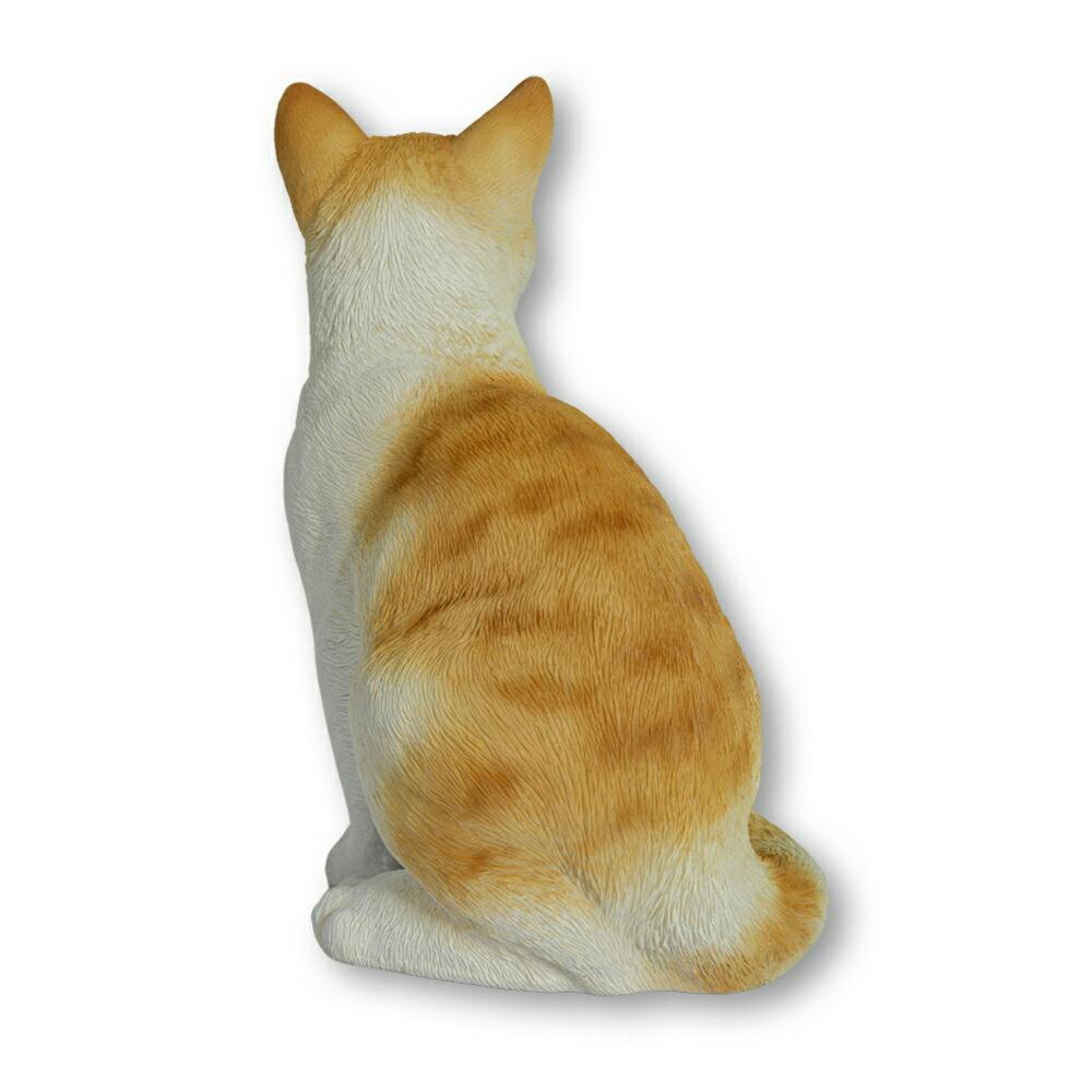 Woobia ウービア 【右向きお座り茶トラ白猫（中）】 (幅18.7cm