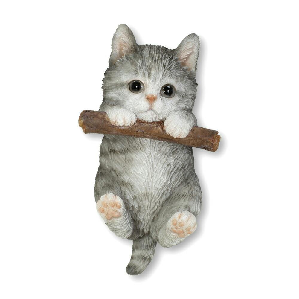 Woobia（ウービア）】【木の棒をつかむサバトラ猫 マグネット