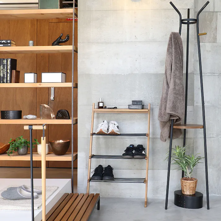 玄関を心地よく彩る、毎日にぴったりのシューズラック Shoes Rack