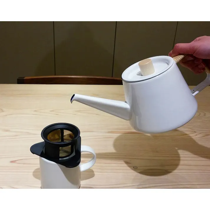 Kaico カイコ ドリップケトル 籐 0.95L IH対応 K-0251【IH 200V 琺瑯 ホーロー ホーローケトル ケトル ドリップ 調理器具 キッチン用品 直火 日本製 送料込み】