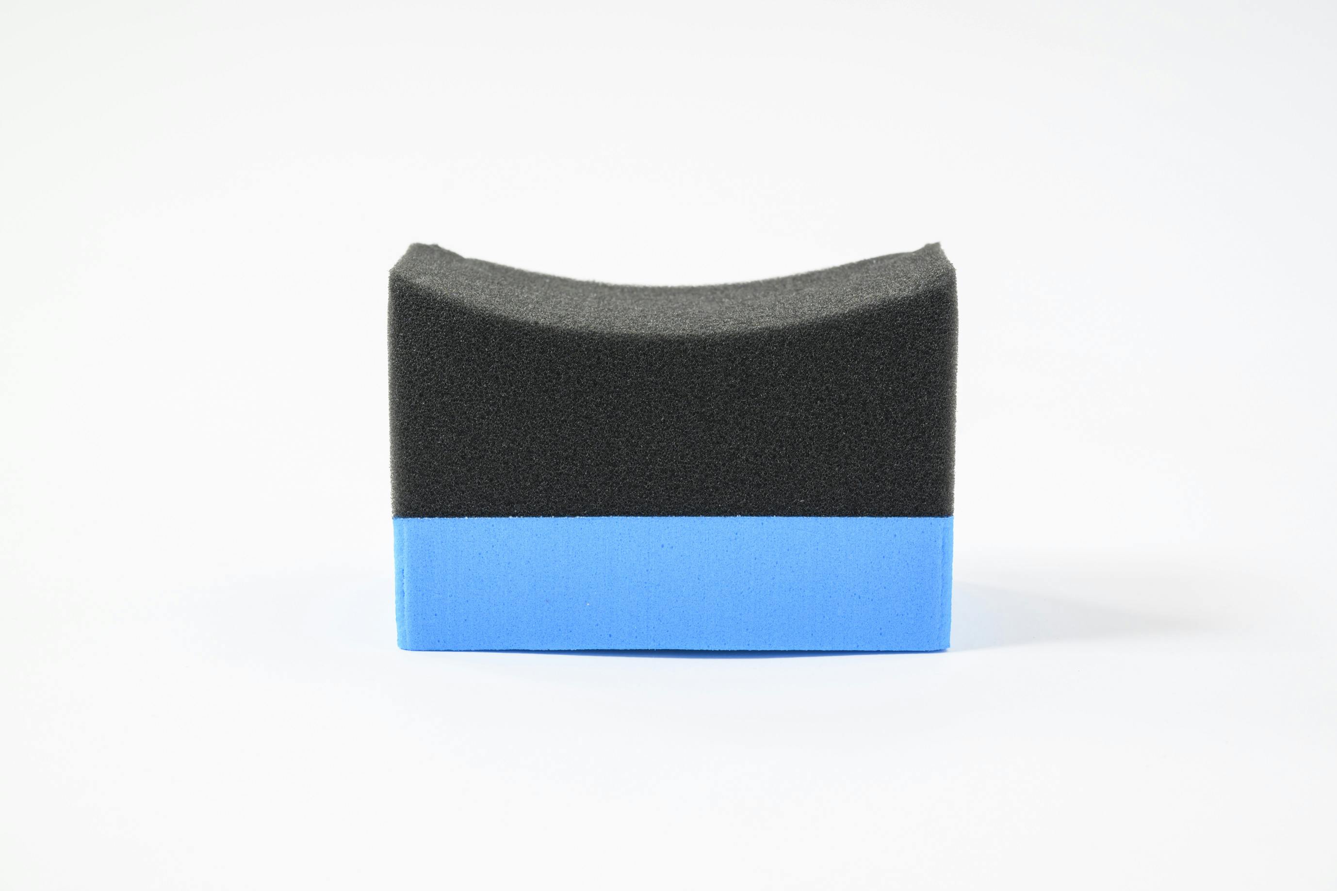 持つところがあって塗りやすい タイヤワックススポンジ 2個セット