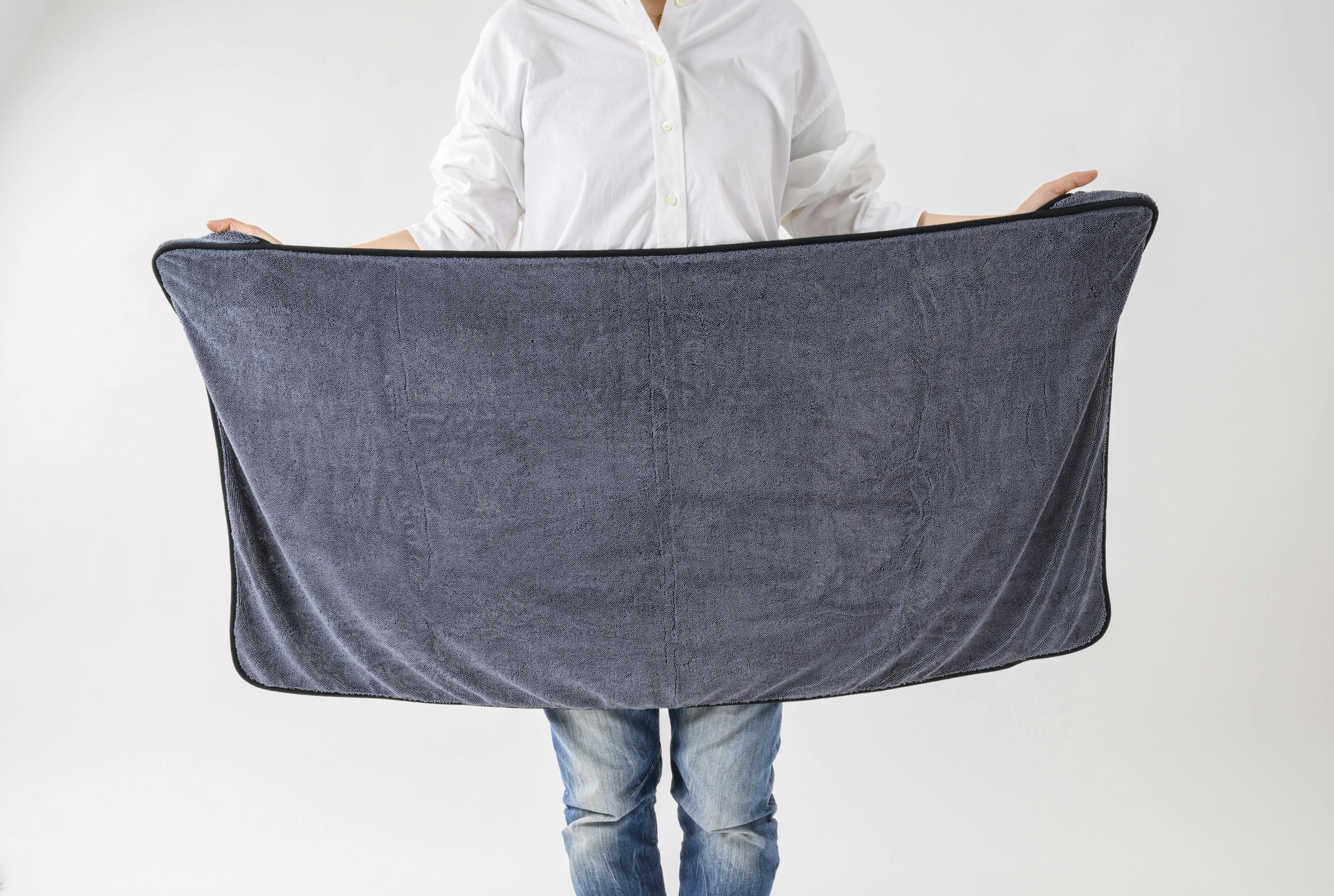 桁違いの吸水力で洗車を時短 横幅120cmのマイクロファイバークロス