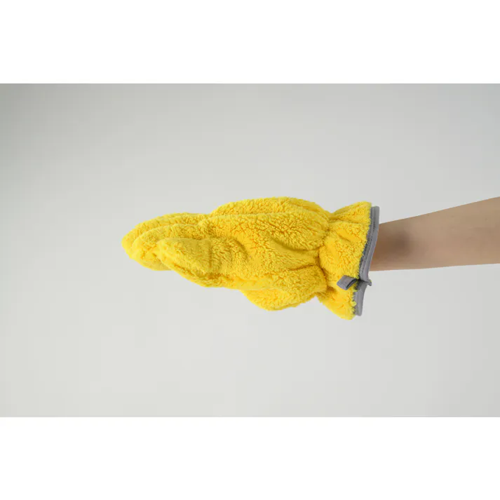 グローブ状で拭き上げ作業が楽になった WAX拭き上げマイクロファイバーグローブ