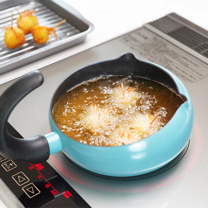 にゃんこれ IH対応 ねこ型いため鍋20cm しっぽ RB-3128 かわいい おしゃれ 深型設計 焼き物 炒め物 揚げ物 ねこ雑貨 ねこグッズ ネコ 猫 雑貨 片手鍋 和平フレイズ #4903779131288