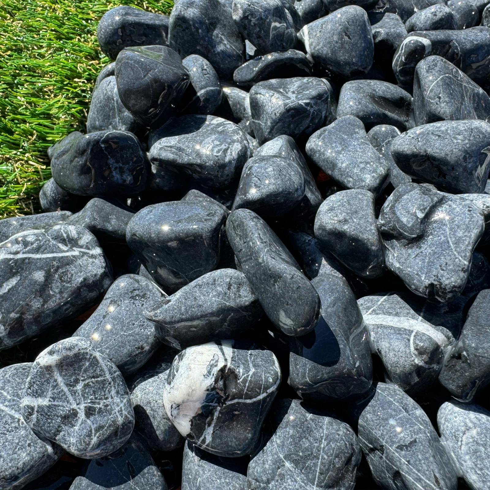 TAIKOH スモーキーブラック 8分 20-30mm 10kg 化粧砂利 黒 ブラック