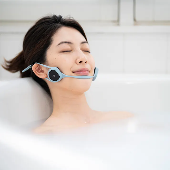 【間々田佳子監修 icoelle イコエル フェイシャルネックリフト】 ちあふる 間々田佳子プロデュース 表情筋 EMS フェイシャルEMS ながらケア コアフェイストレーニング JAN:4562264774326