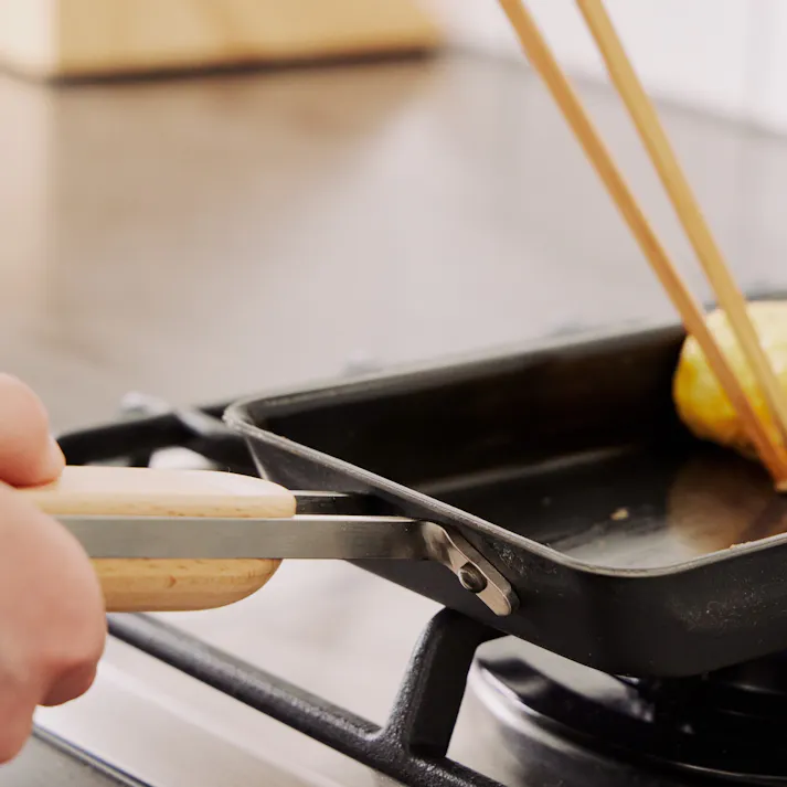 【日本製】enzo 鉄玉子焼き12 × 19cm 燕三条 EN-014 鉄製 玉子焼き器 #4903779134395 和平フレイズ