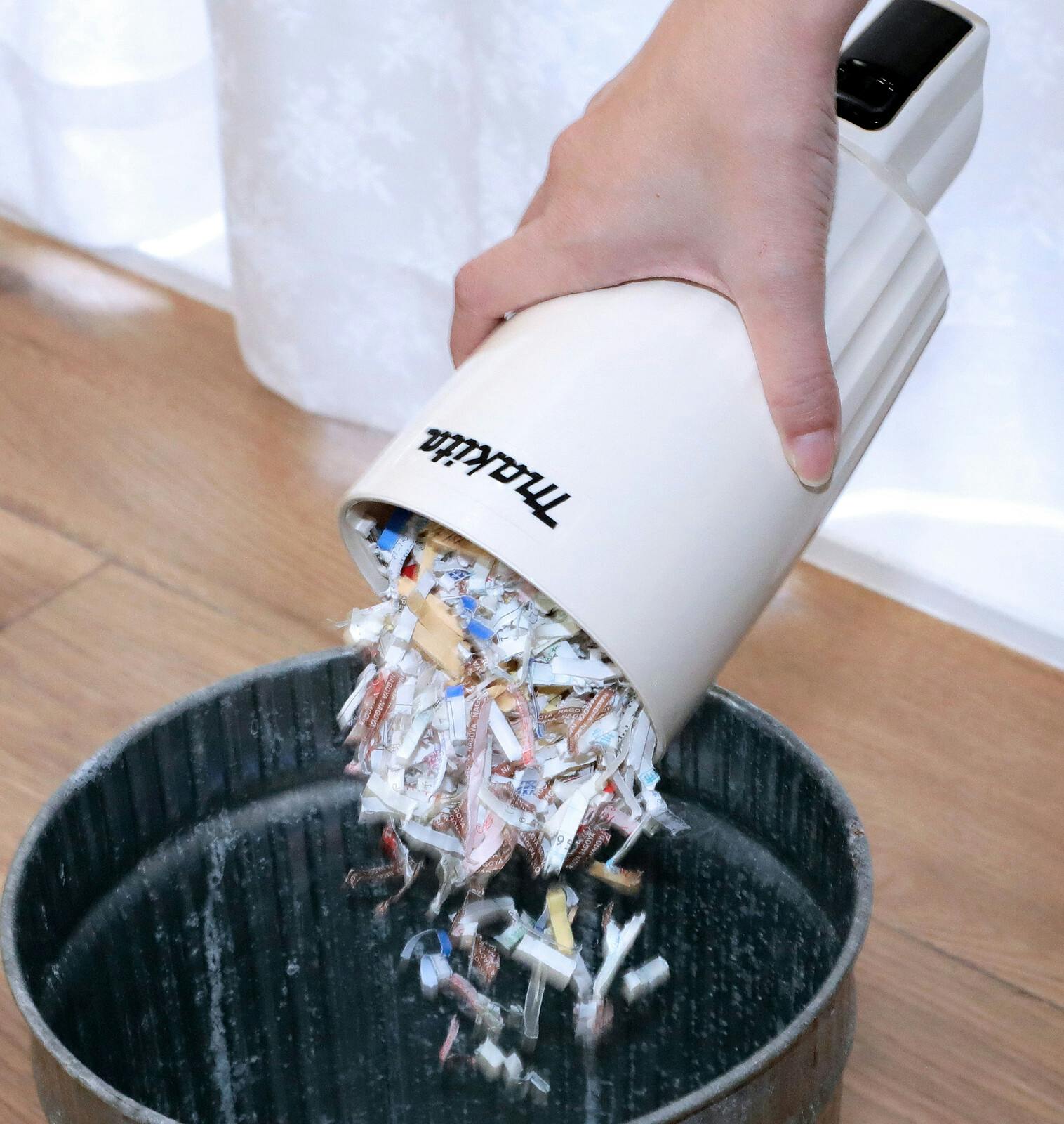 日本製 マキタ makita の コードレス クリーナー 掃除機