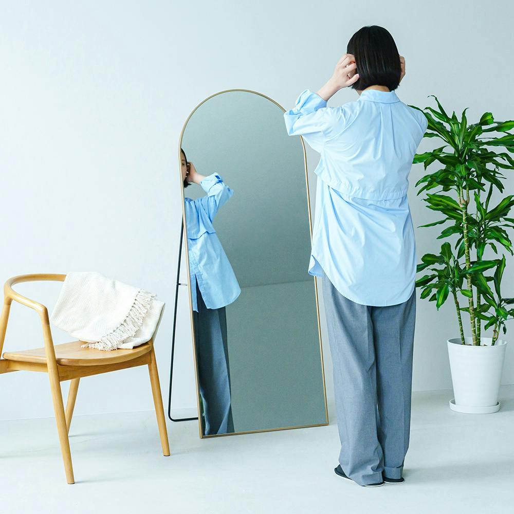 スタンドミラールーミー(アーチ) [ゴールド]】幅60.5×奥2.9～37