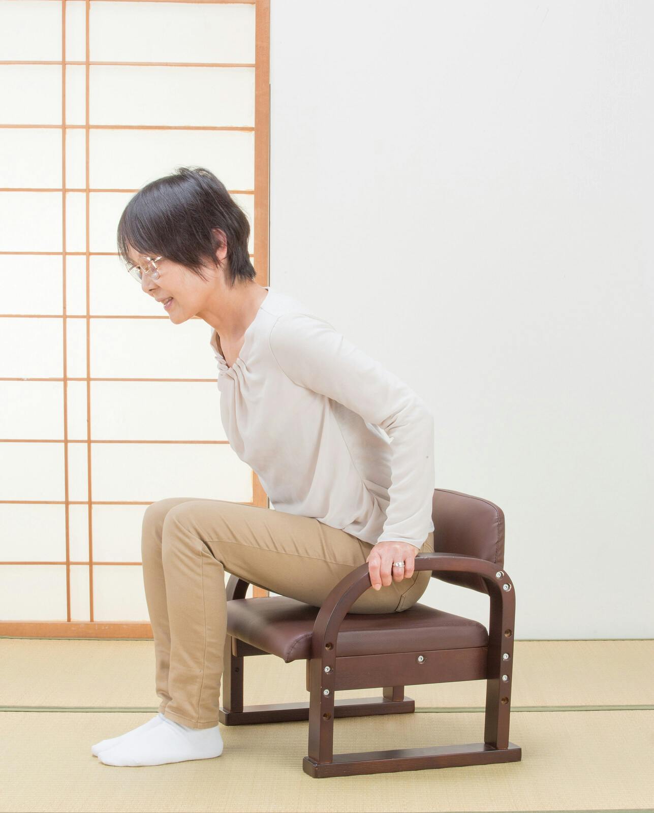 座椅子　天然木 天然木立ち座り楽ちん座椅子 日本製 1脚 ダークブラウン