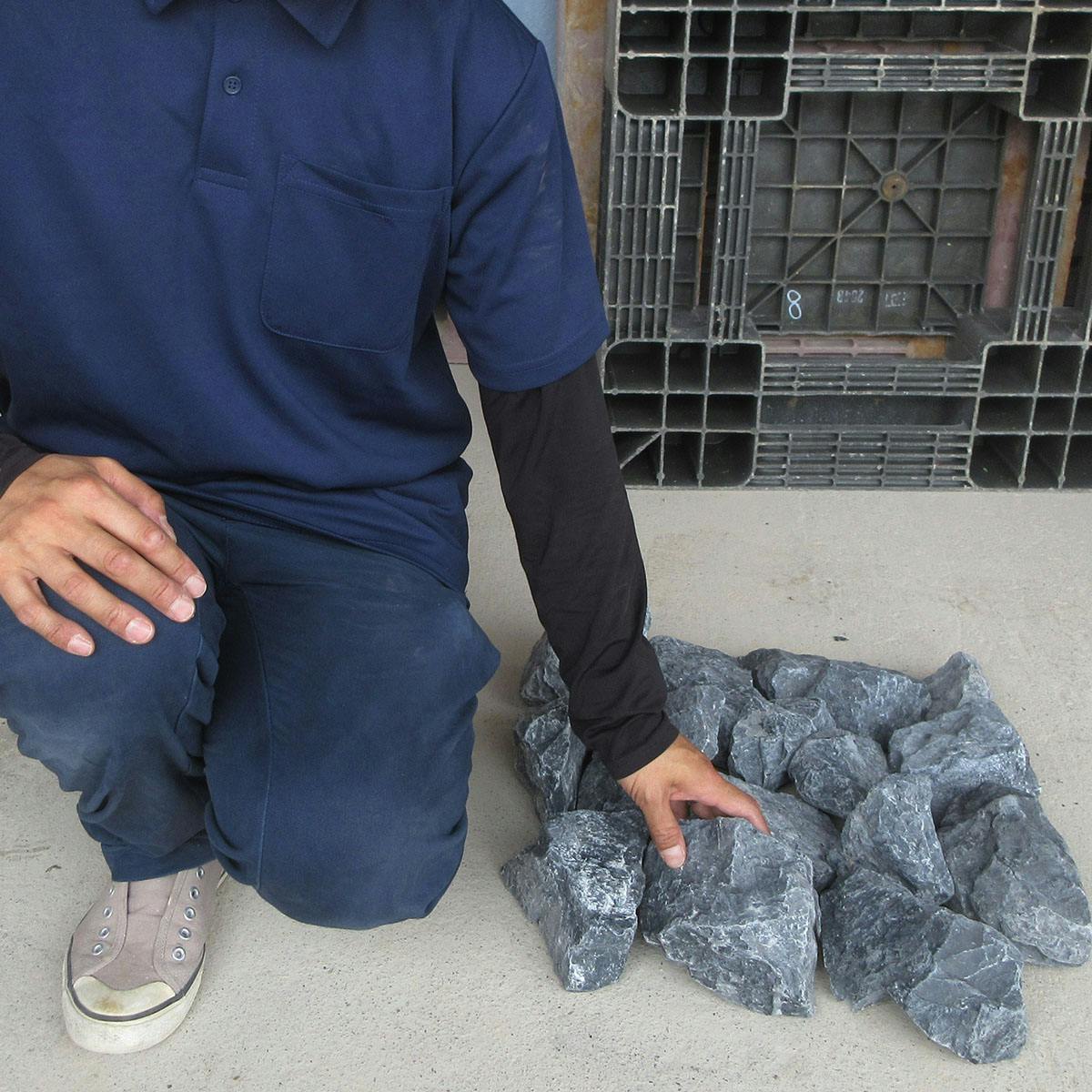 庭石 【ロックガーデン 】石 割栗石 【黒 S 220kg (22kgx10箱