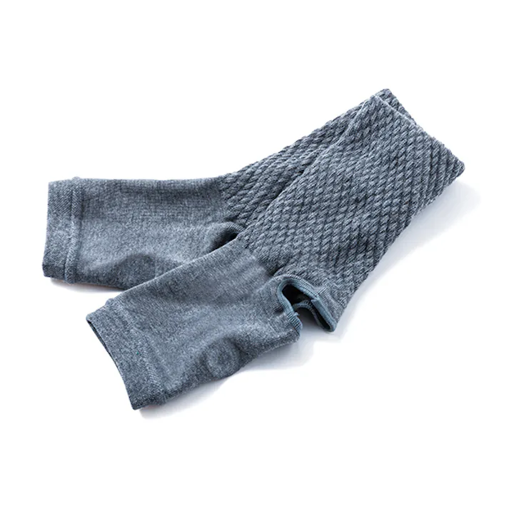 【メディカル備長炭 足裏サポーター 2枚セット】 ちあふる 足裏に取り付けた磁気の力で寝ている間に磁気の力で足の不調の元を治療します。磁気治療器。JAN:4580372173121