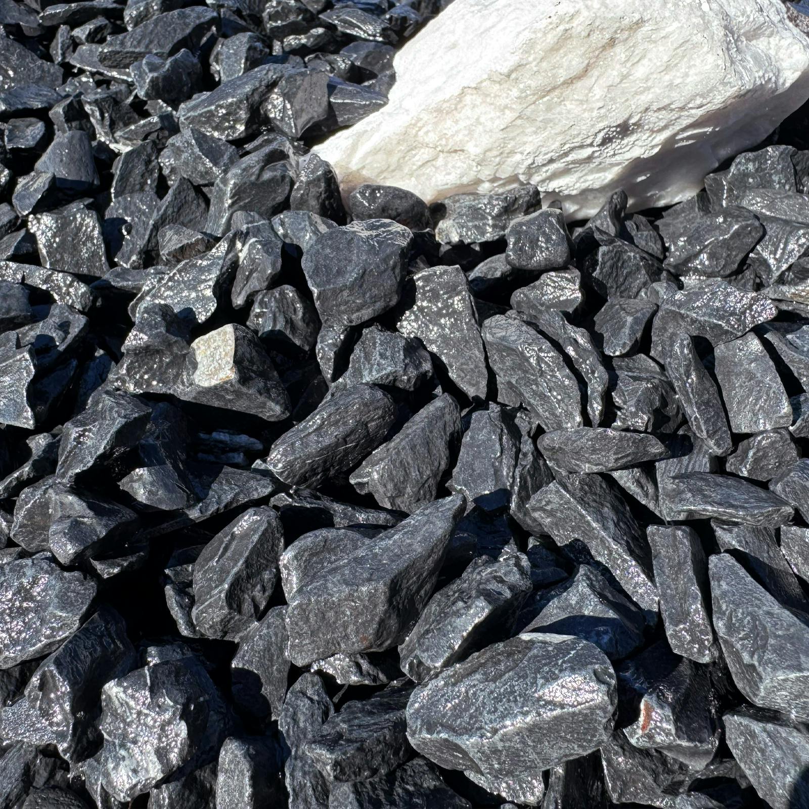 TAIKOH アッシュブラック 5分 15-20mm 10kg 化粧砂利 グレー 黒