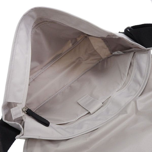 【THE NORTH FACE】　ノースフェイス　メッセンジャーバッグ グレー♪ THE NORTH FACEメッセンジャーバッグ グレーブラック ノース