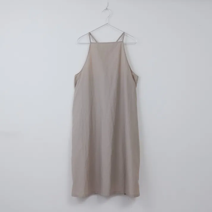 キャミワンピエプロン エプロン キャミソール ワンピース キャミワンピ 肩ひも 調節 おしゃれ プレゼント ギフト 母の日 はっ水 撥水 kurasso クラッソ ベージュ