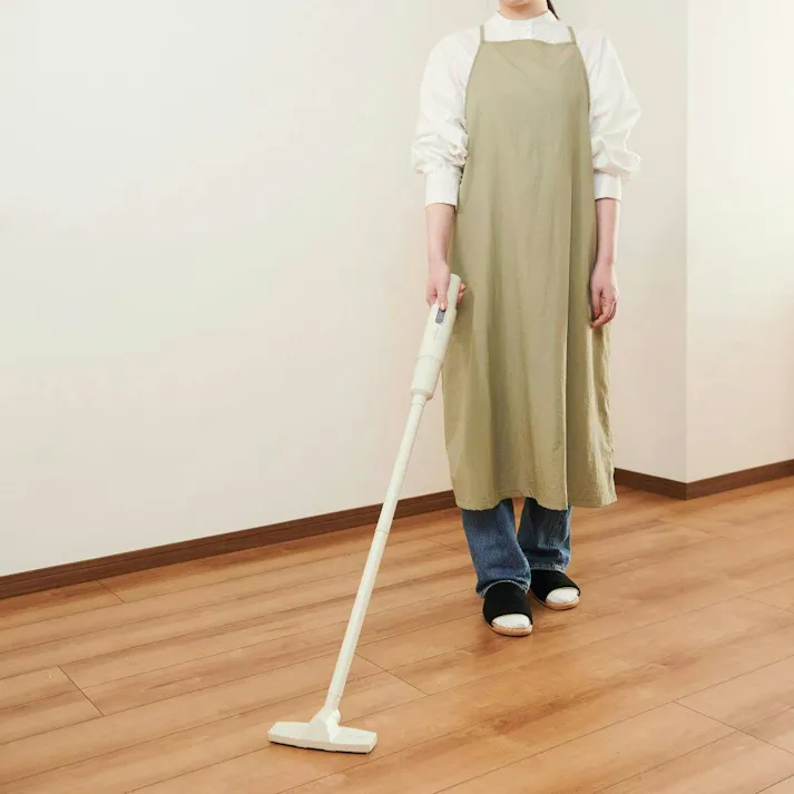 キャミワンピエプロン エプロン キャミソール ワンピース キャミワンピ 肩ひも 調節 おしゃれ プレゼント ギフト 母の日 はっ水 撥水 kurasso クラッソ ブラック