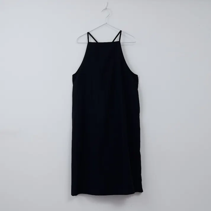 キャミワンピエプロン エプロン キャミソール ワンピース キャミワンピ 肩ひも 調節 おしゃれ プレゼント ギフト 母の日 はっ水 撥水 kurasso クラッソ ブラック