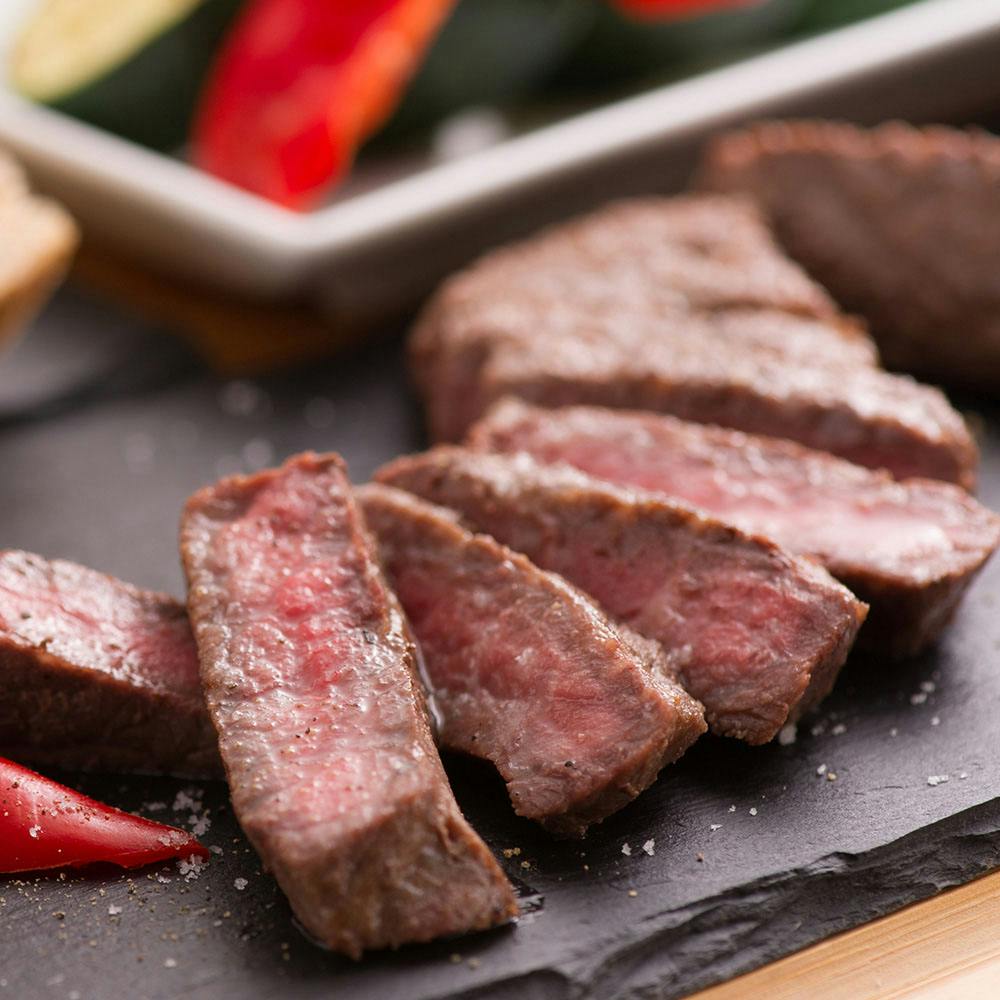 宮崎牛専門レストラン 「ミヤチク」 宮崎牛 モモステーキ 140g×2枚 送料込み 食品 #130200 その他食品 宮崎牛専門レストラン 「ミヤチク」 宮崎牛 モモステーキ 140g×2枚 送料込み 食品 #130200 その他食品