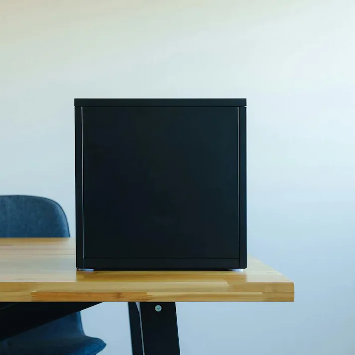 【くらしのストレージボックス4段(ブラック/黒)】 幅35×奥行29.5×高さ35cm オフィス 卓上 収納 スチール 引出し 小物入れ オーガナイザー 収納 引出し モダン インテリア 事務所 会議室 書類収納 おしゃれ デスク収納 文房具収納 組立品